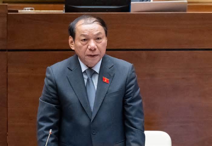 Giá vé máy bay tăng cao, Bộ trưởng Nguyễn Văn Hùng cũng 'rất bức xúc'
