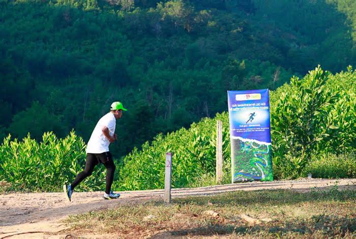Tỉnh Đoàn Khánh Hòa tổ chức giải Marathon và leo núi 'Vì một môi trường xanh'
