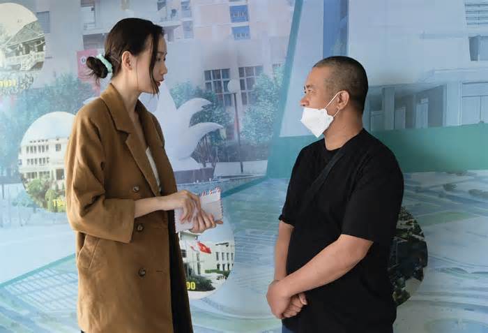 Hoa hậu Bảo Ngọc cùng Đoàn Thanh niên báo Tiền Phong thăm hỏi nạn nhân vụ cháy chung cư ở Khương Hạ