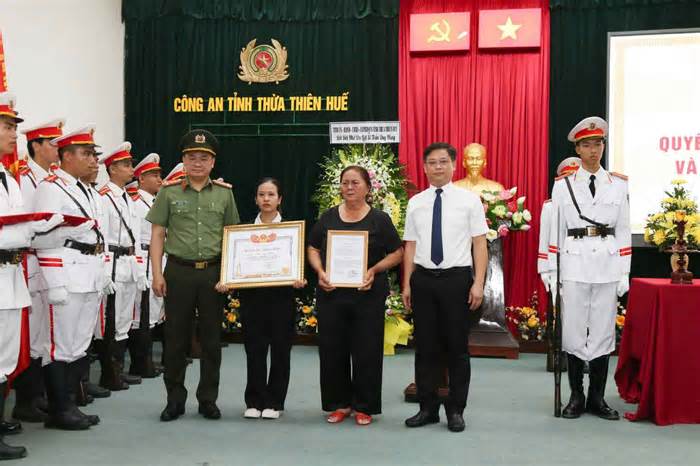 Truy tặng bằng Tổ quốc ghi công cho chiến sĩ ở Huế hi sinh