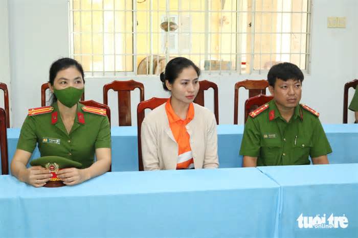 Bắt tạm giam nữ giám đốc trung tâm đăng kiểm ở Trà Vình