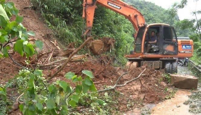 Cao Bằng: Mưa lớn kéo dài, nhiều công trình giao thông bị sạt lở