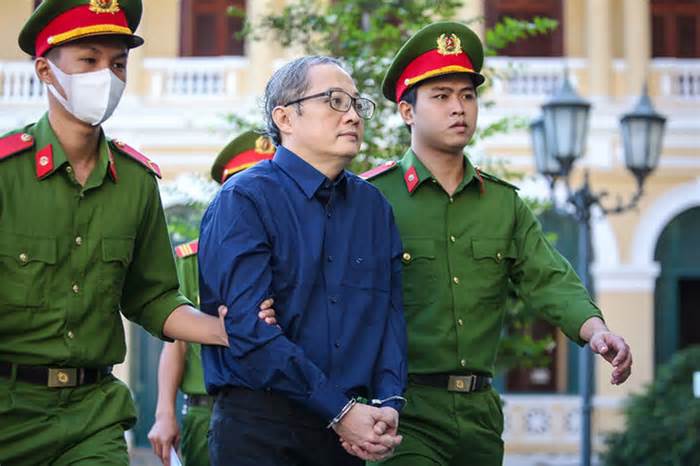 Cựu Giám đốc Bệnh viện TP Thủ Đức bị đề nghị truy tố liên quan Việt Á