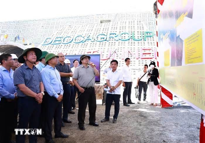 Thủ tướng Phạm Minh Chính thị sát dự án cao tốc đoạn qua Phú Yên, Bình Định