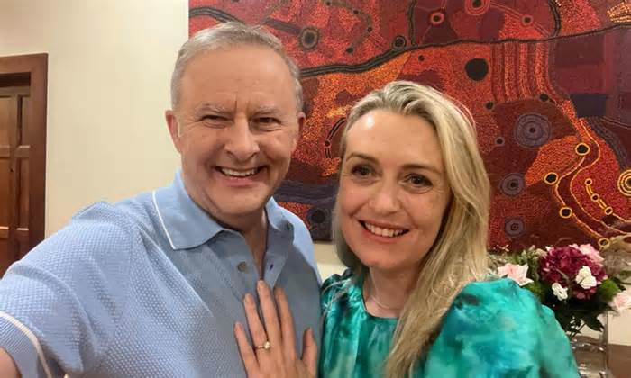 Thủ tướng Úc đính hôn ngay Lễ Tình nhân