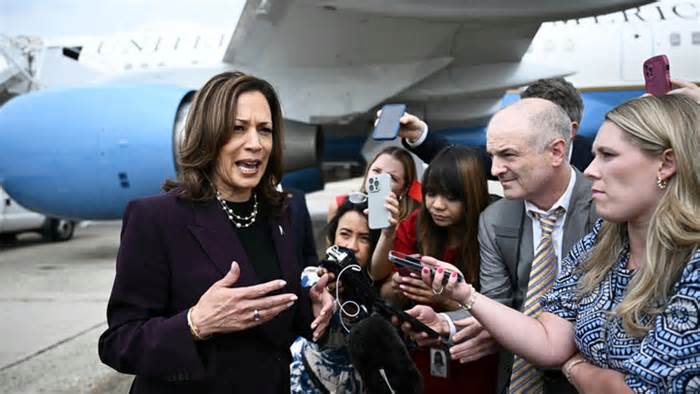 Tuần đầu tiên của 'nữ chiến binh' Kamala Harris