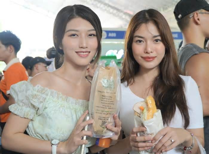 Người dân TP Hồ Chí Minh thỏa thích với lễ hội bánh mì độc đáo