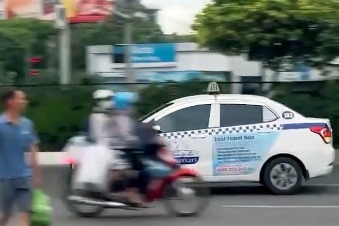 Truy tìm taxi phóng ngược chiều, đánh võng trên đường phố Hà Nội
