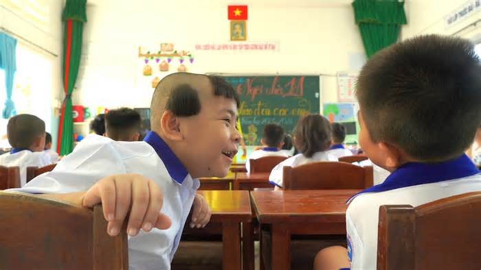 Ngày tựu trường của ngôi trường nghèo ở Cần Thơ