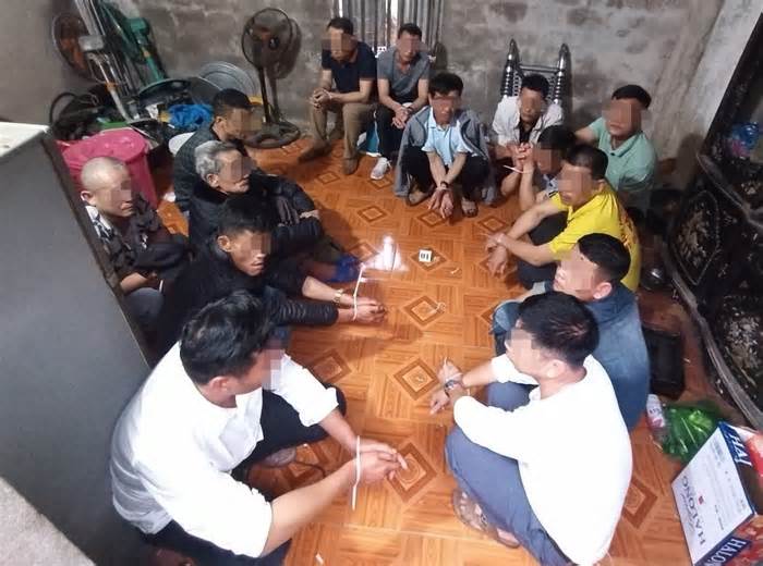 Quảng Ninh: Bắt giữ 14 đối tượng đánh bạc