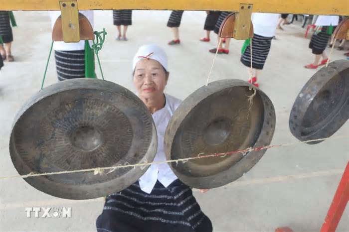 Nghệ An: Bảo tồn văn hóa cồng chiêng của đồng bào dân tộc Thổ