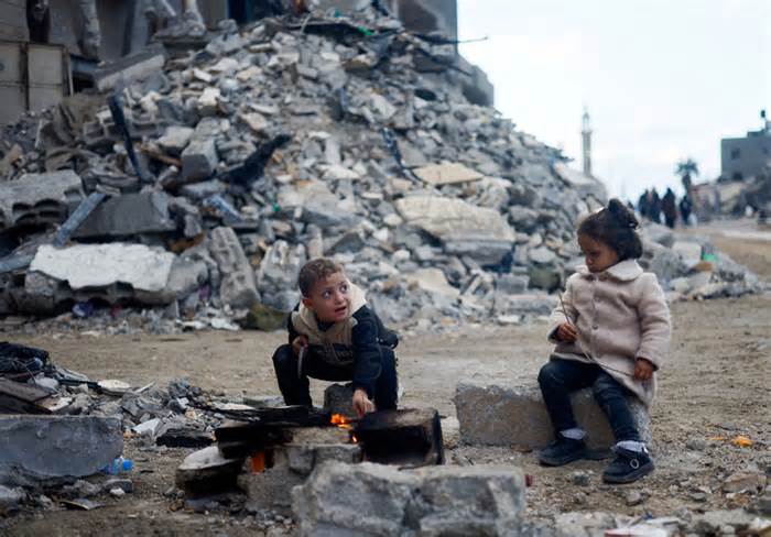 WHO cảnh báo hiểm họa chết người hơn cả bom đạn ở Dải Gaza