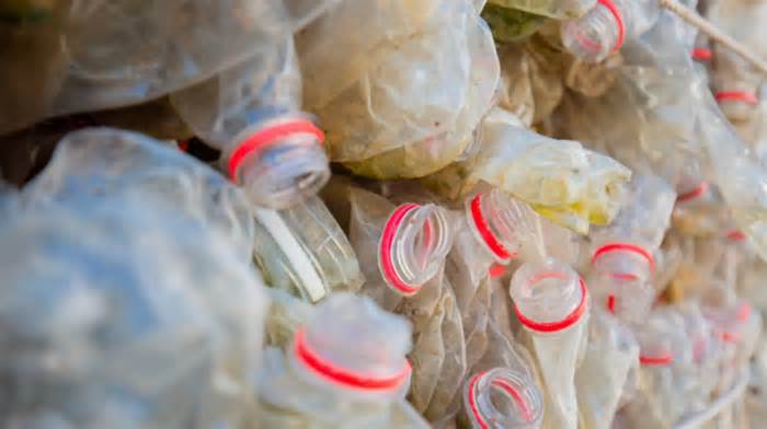 Sếp nhựa Duy Tân: Mỗi ngày gom tương đương 10 triệu chai nhựa thải ra môi trường