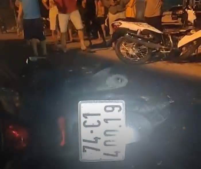 Hai xe máy đối đầu trên Quốc lộ 9, một cụ ông tử vong tại chỗ