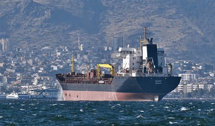 Houthi tập kích 4 tàu hàng tại 4 vùng biển