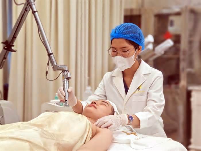 Về quê ăn Tết, Việt kiều tranh thủ làm đẹp, chữa hiếm muộn