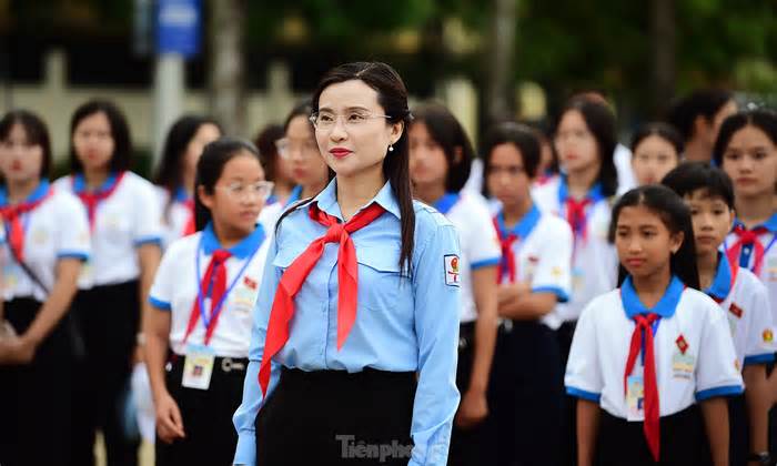 Đoàn đại biểu Phiên họp giả định 'Quốc hội trẻ em' viếng Lăng Chủ tịch Hồ Chí Minh