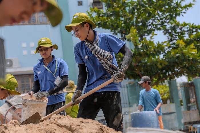 Tuổi trẻ TPHCM làm mới, sửa chữa hàng trăm công trình hạ tầng nông thôn