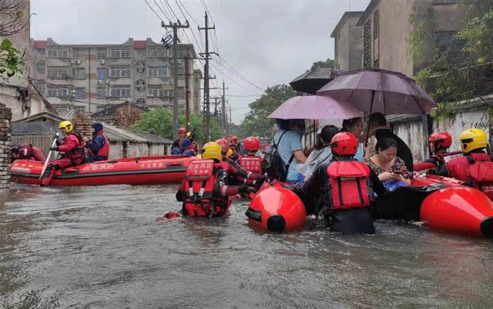 Thành phố ở Trung Quốc bị mưa lớn suốt 35 giờ