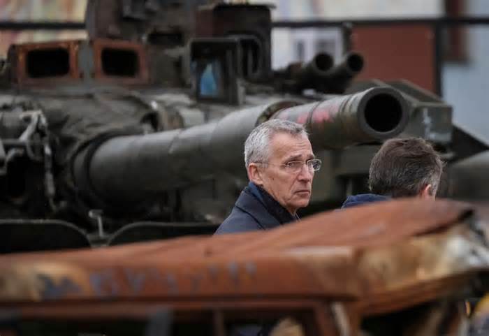 Lãnh đạo NATO bất ngờ đến Kiev