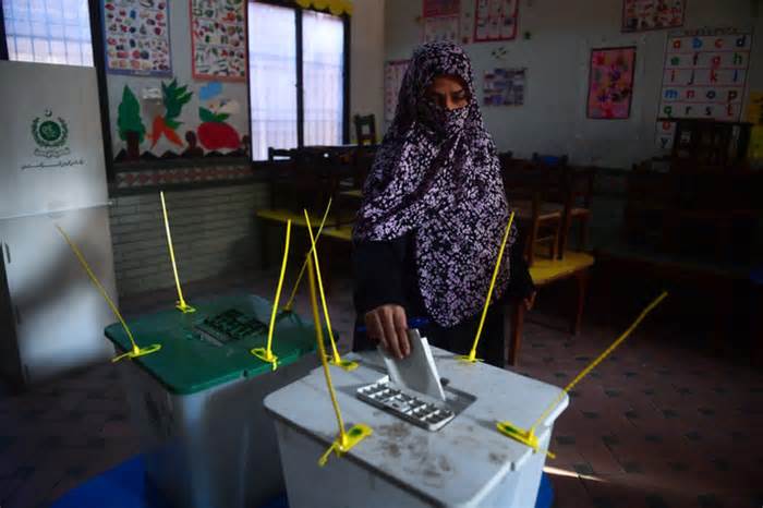 Pakistan cắt mạng Internet di động trong ngày bầu cử