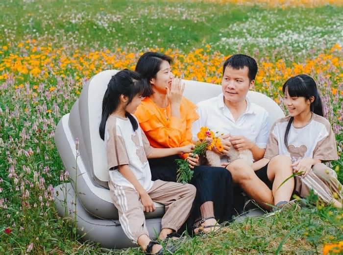 Cô gái Hà Nội khoe loạt clip lấy chồng nhà đối diện, dân mạng rần rần 'xin vía'