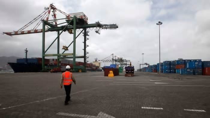 Liên quân Arab nới lỏng hạn chế hàng hóa qua cảng biển tại Yemen