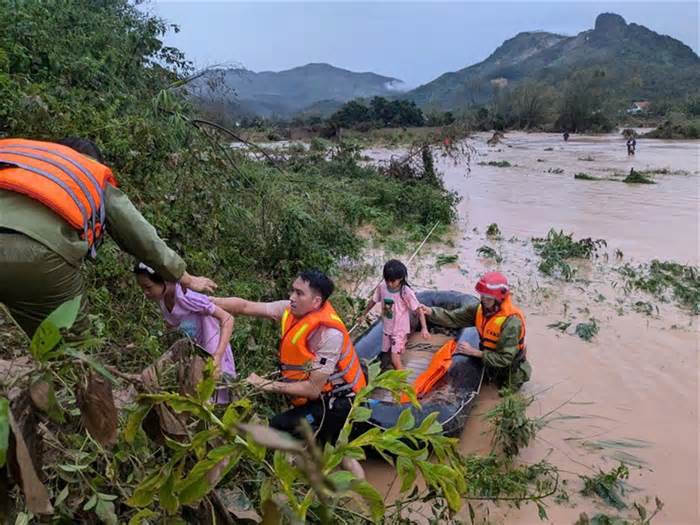 Bộ Công an huy động tối đa lực lượng tham gia cứu nạn, khắc phục hậu quả do bão số 3 và mưa lũ gây ra