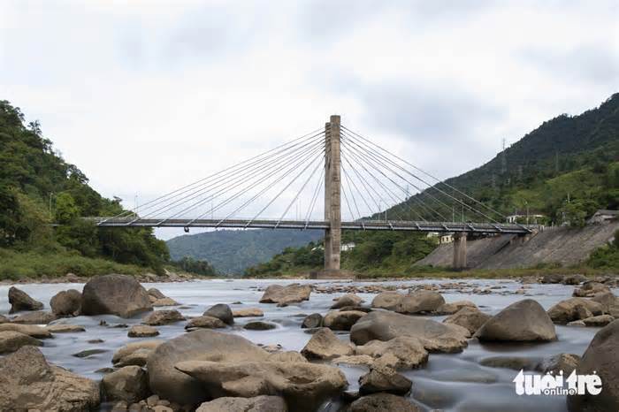 Xin vốn cấp bách xây cầu Đakrông để nối thông mỏ than 1 tỉ tấn ở Lào