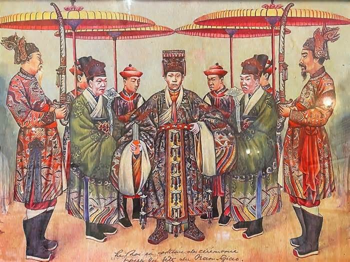 Trưng bày tranh lễ phục triều Nguyễn của Nguyễn Văn Nhân tại Tàng Thơ Lâu
