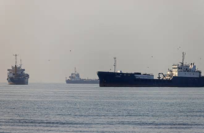 Reuters: Iran sẽ kiểm soát tàu vào vịnh Ba Tư qua Hormuz theo thỏa thuận với Oman