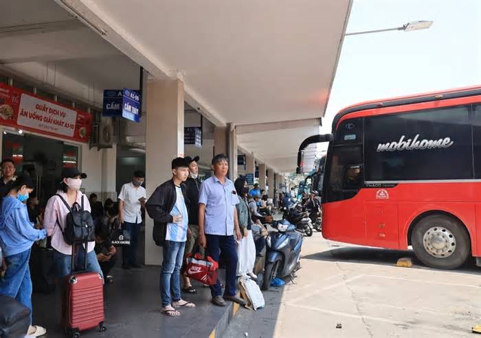 Hà Nội 'chặn' nạn đội giá vé, nhồi nhét khách dịp 2/9