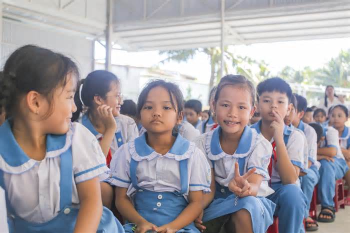 Trung ương Đoàn trao tặng hàng trăm suất học bổng cho học sinh Bình Định