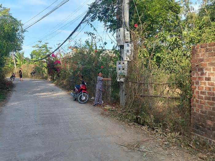 Nhiều hộ dân TP. Kon Tum tự ý kéo đường dây điện về sử dụng gây nguy hiểm