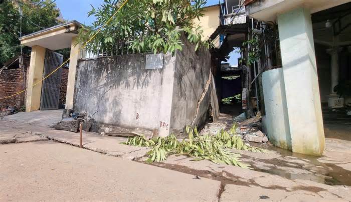 Nhà dân ở Hà Nội sụt lún sau khoan giếng