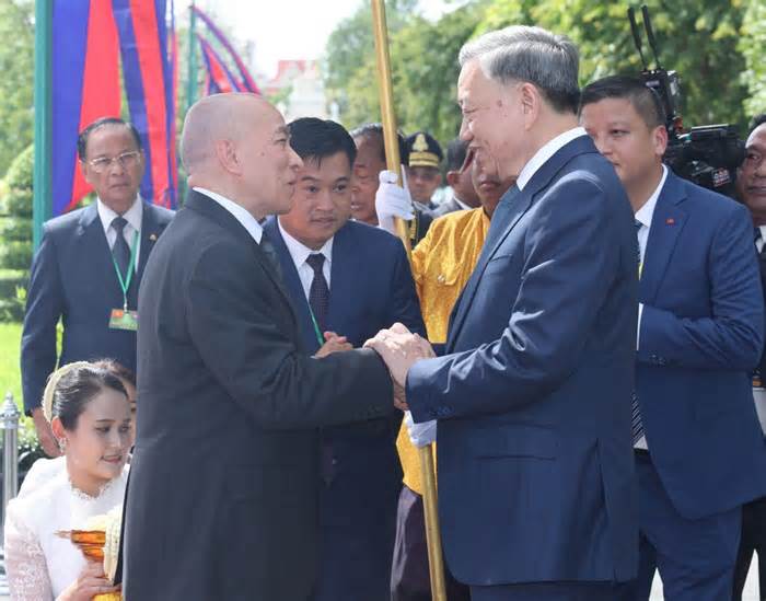 Quốc vương Campuchia chủ trì lễ đón trọng thể Chủ tịch nước Tô Lâm