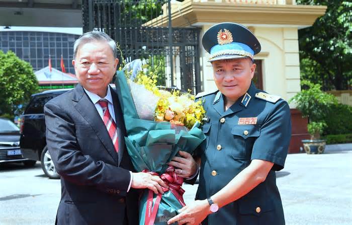 Chủ tịch nước Tô Lâm kiểm tra bộ đội phòng không - không quân