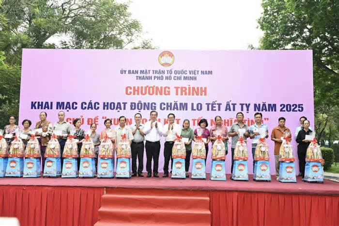 TP.HCM khai mạc các hoạt động chăm lo Tết Ất Tỵ 2025