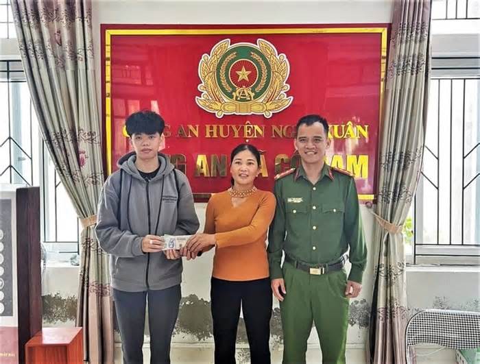 Hai phụ nữ ở Hà Tĩnh trả lại hơn 100 triệu đồng cho người chuyển nhầm