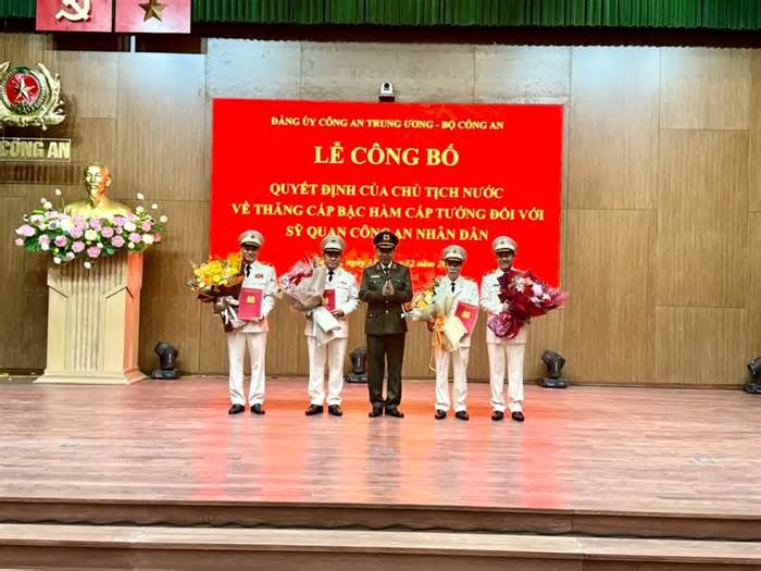 Phó Giám đốc Công an TP.HCM Mai Hoàng được thăng bậc hàm lên thiếu tướng