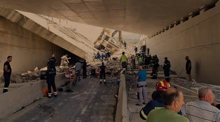 Hy Lạp: Cầu đổ sập khi đang xây dựng, một người thiệt mạng