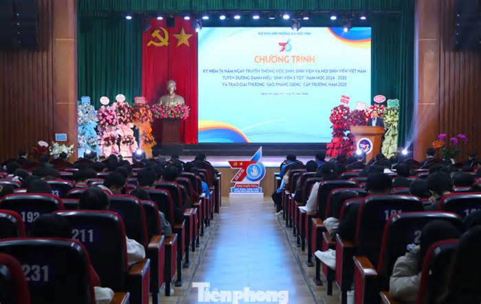 Sinh viên Đại học Vinh viết tiếp trang vàng truyền thống học sinh, sinh viên Việt Nam