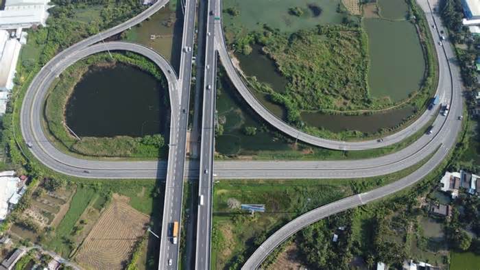 Sẵn sàng cho xe quay đầu, phân luồng từ xa khi xảy ra ùn ứ trên cao tốc TP.HCM - Trung Lương