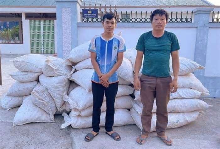 Tự chế thùng rơ moóc giấu hàng 'lậu', 2 người ở Nghệ An bị bắt giữ