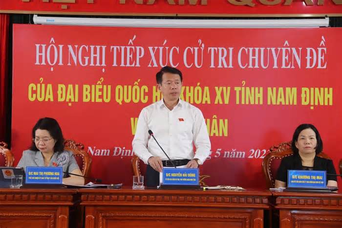 Đại biểu Quốc hội tỉnh Nam Định tiếp xúc với công nhân lao động