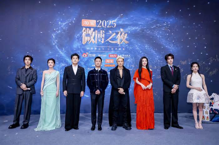 Hàng chục minh tinh hạng A đọ sắc