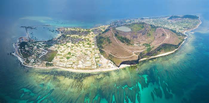 Đảo Lý Sơn xin sửa chữa hồ chứa nước trên miệng núi lửa triệu năm