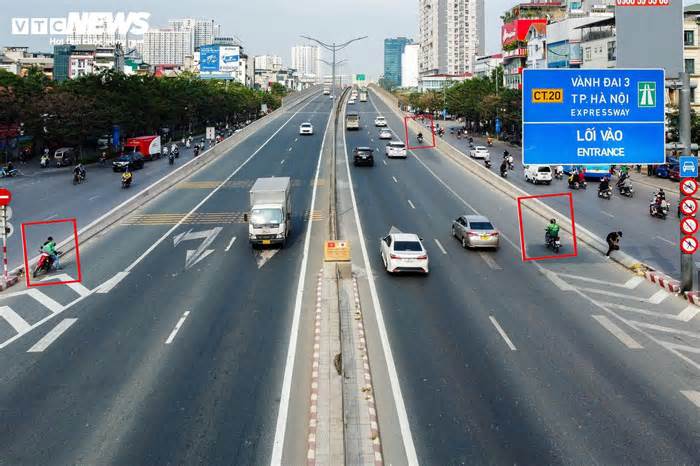 Bất chấp nguy hiểm, xe ôm lao vun vút lên đường Vành đai 3 trên cao bắt khách