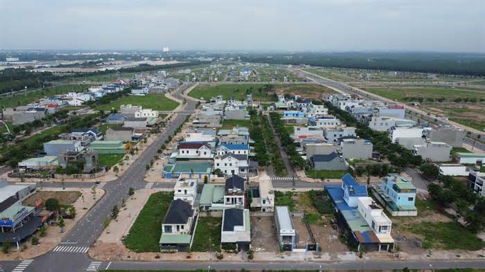 Thiếu hạ tầng hoàn chỉnh để người dân xây nhà ở khu tái định cư sân bay Long Thành