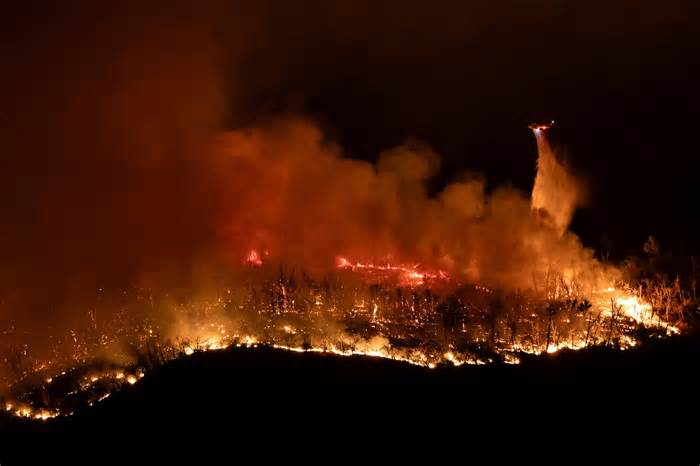 Cháy rừng kinh hoàng buộc 13.000 người sơ tán ở bang California